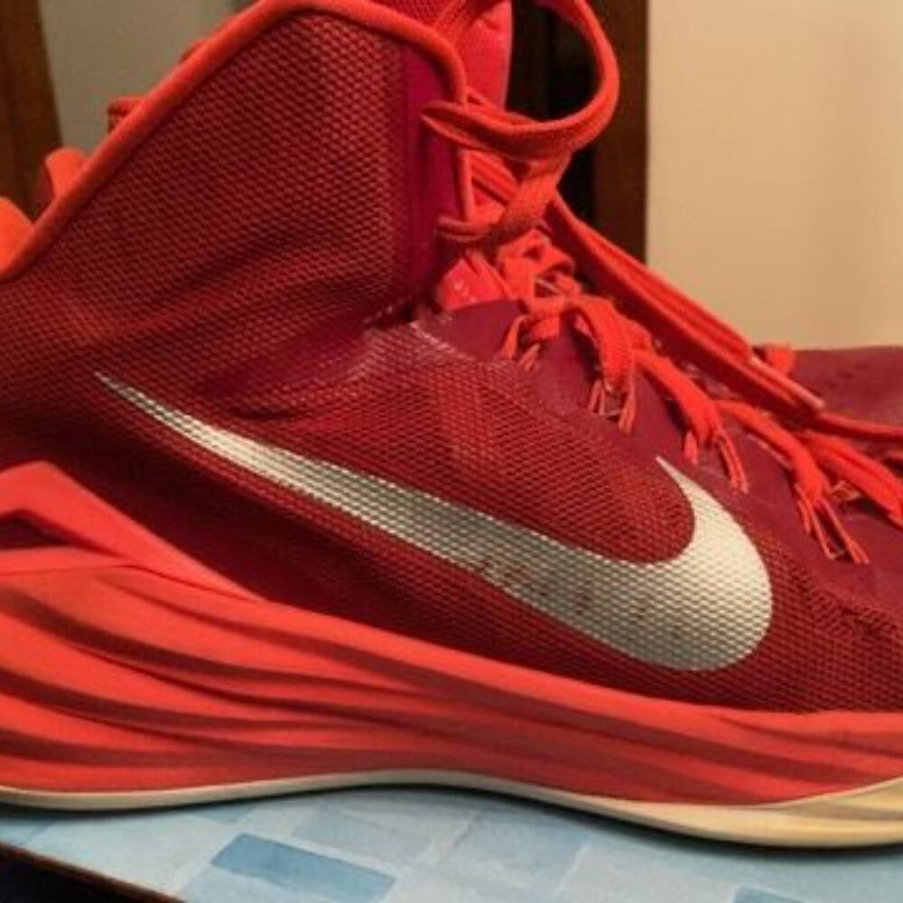 Men's red NIke athletic/B-Ball shoes size 12. Used in decent condition. - Picture 2 of 7